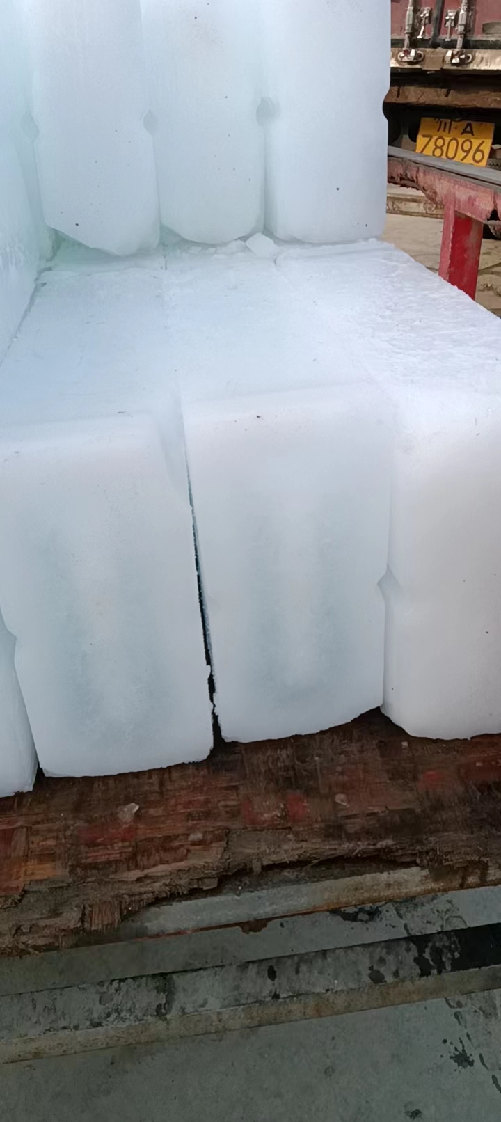 蔡甸降温冰块哪里买？良臣制冰厂告诉你！